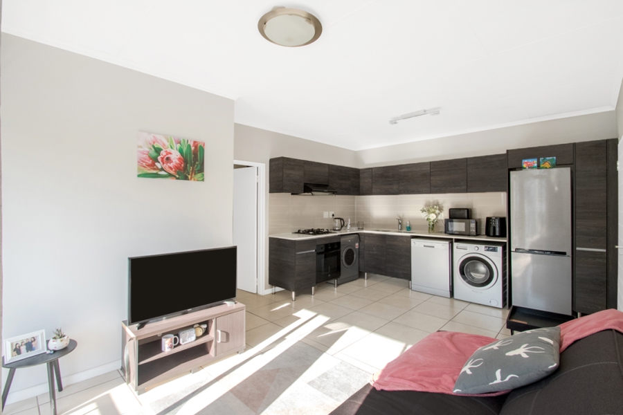 1 Bedroom Property for Sale in Petervale Gauteng