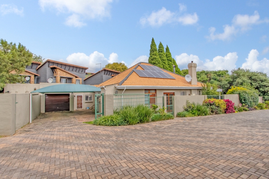 3 Bedroom Property for Sale in Linden Gauteng