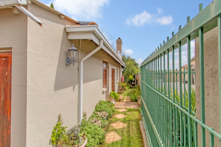3 Bedroom Property for Sale in Linden Gauteng