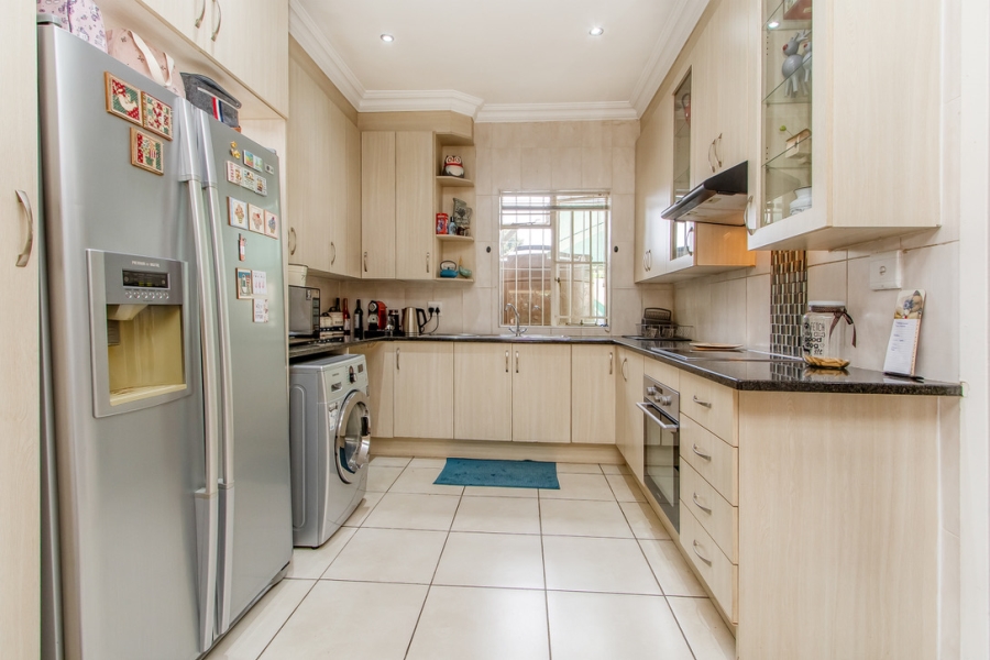 3 Bedroom Property for Sale in Linden Gauteng