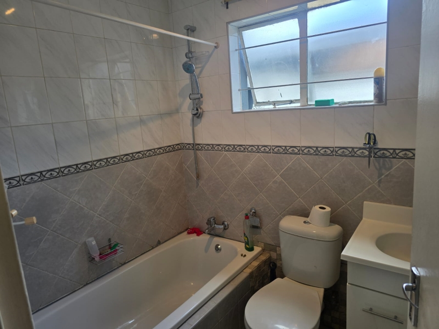 To Let 2 Bedroom Property for Rent in Linmeyer Gauteng