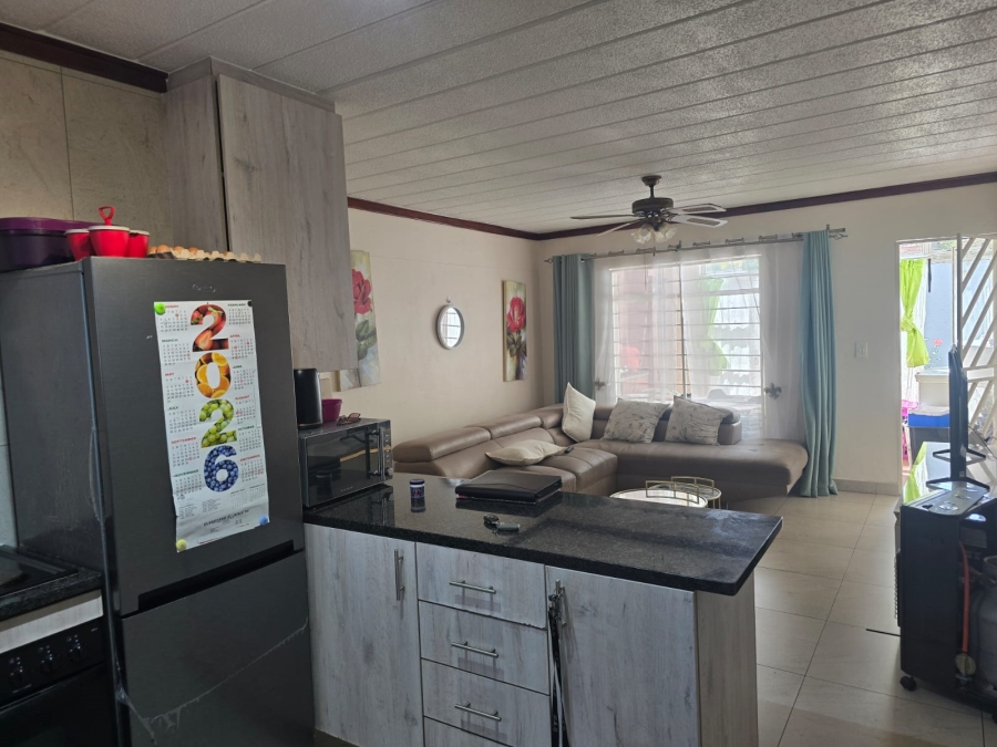 To Let 2 Bedroom Property for Rent in Linmeyer Gauteng