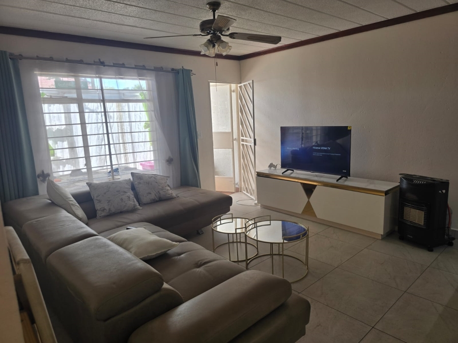 To Let 2 Bedroom Property for Rent in Linmeyer Gauteng