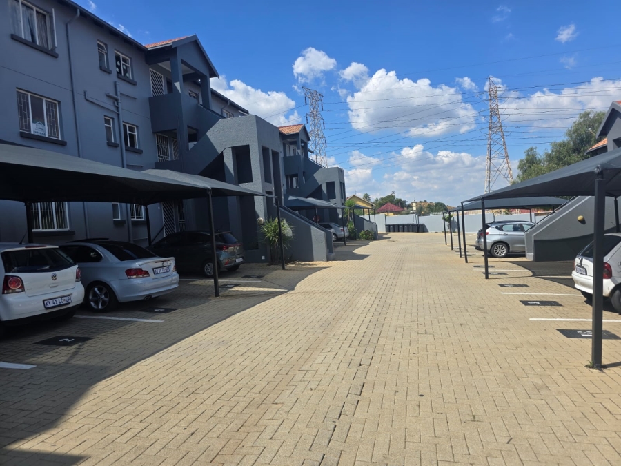 To Let 2 Bedroom Property for Rent in Linmeyer Gauteng