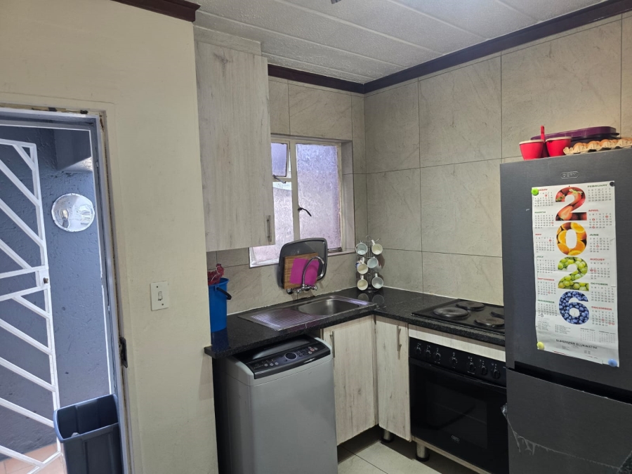 To Let 2 Bedroom Property for Rent in Linmeyer Gauteng