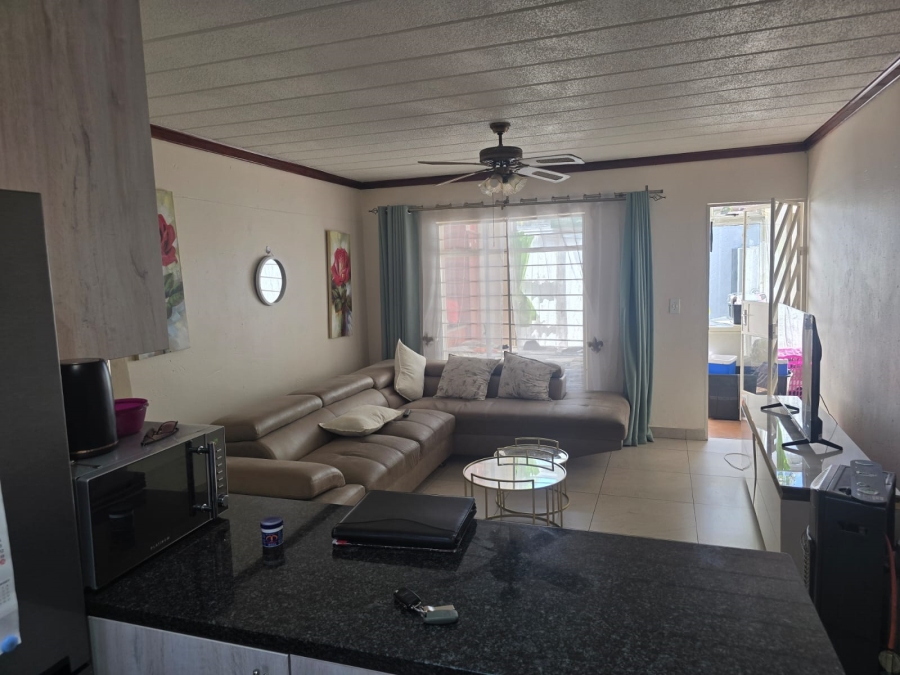 To Let 2 Bedroom Property for Rent in Linmeyer Gauteng