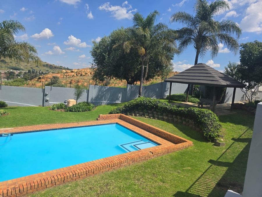 To Let 2 Bedroom Property for Rent in Linmeyer Gauteng