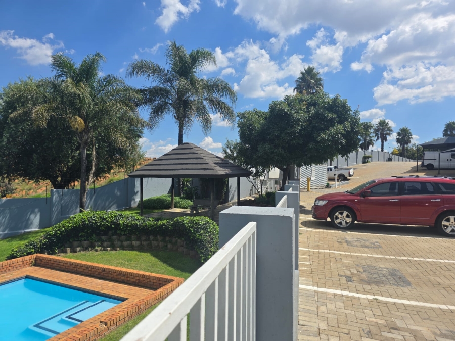 To Let 2 Bedroom Property for Rent in Linmeyer Gauteng