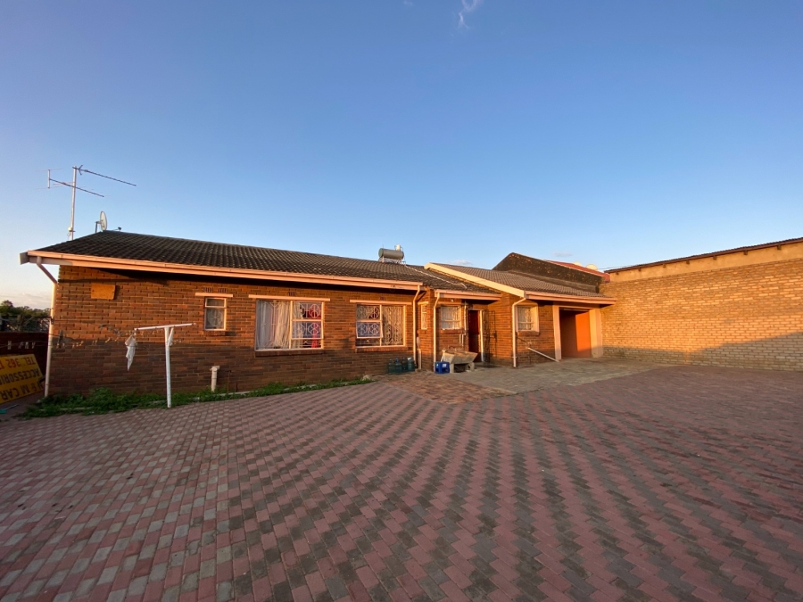 3 Bedroom Property for Sale in Lenasia South Gauteng