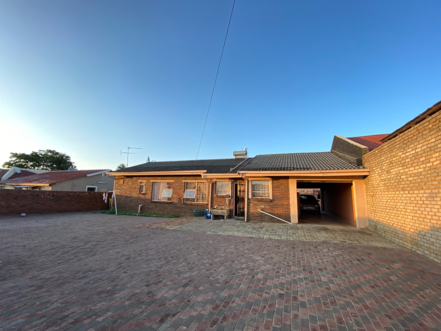 3 Bedroom Property for Sale in Lenasia South Gauteng