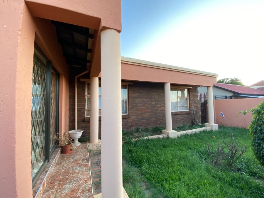3 Bedroom Property for Sale in Lenasia South Gauteng