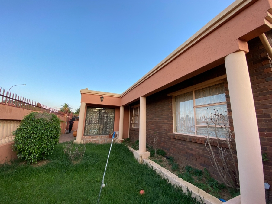 3 Bedroom Property for Sale in Lenasia South Gauteng