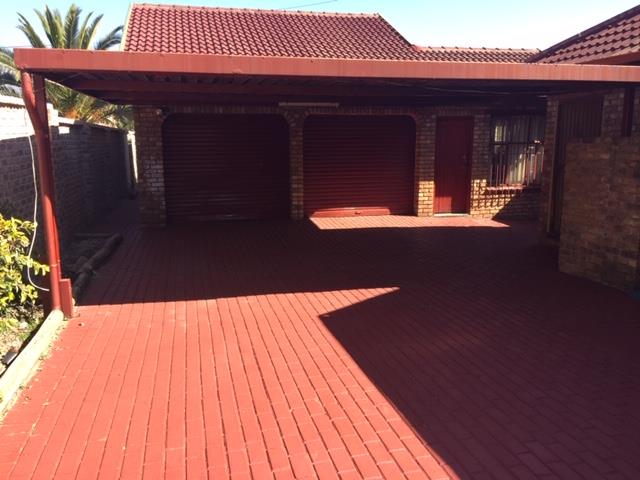 4 Bedroom Property for Sale in Birchleigh North Gauteng