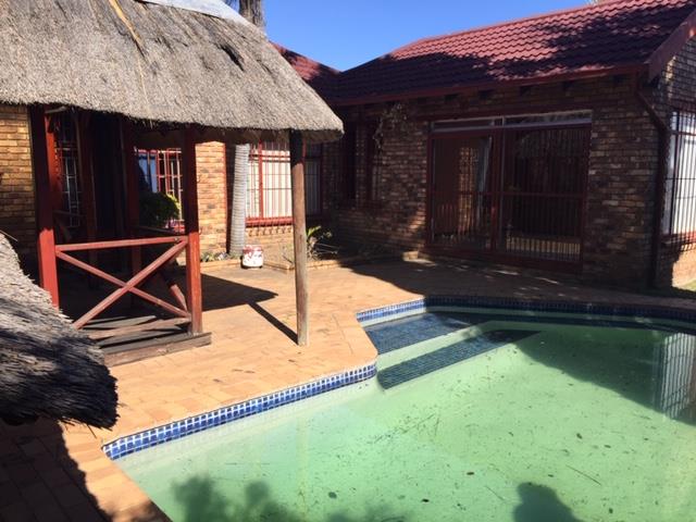 4 Bedroom Property for Sale in Birchleigh North Gauteng