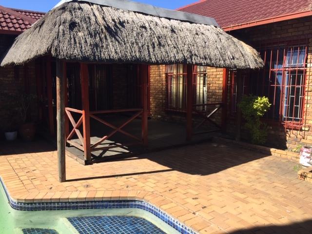 4 Bedroom Property for Sale in Birchleigh North Gauteng