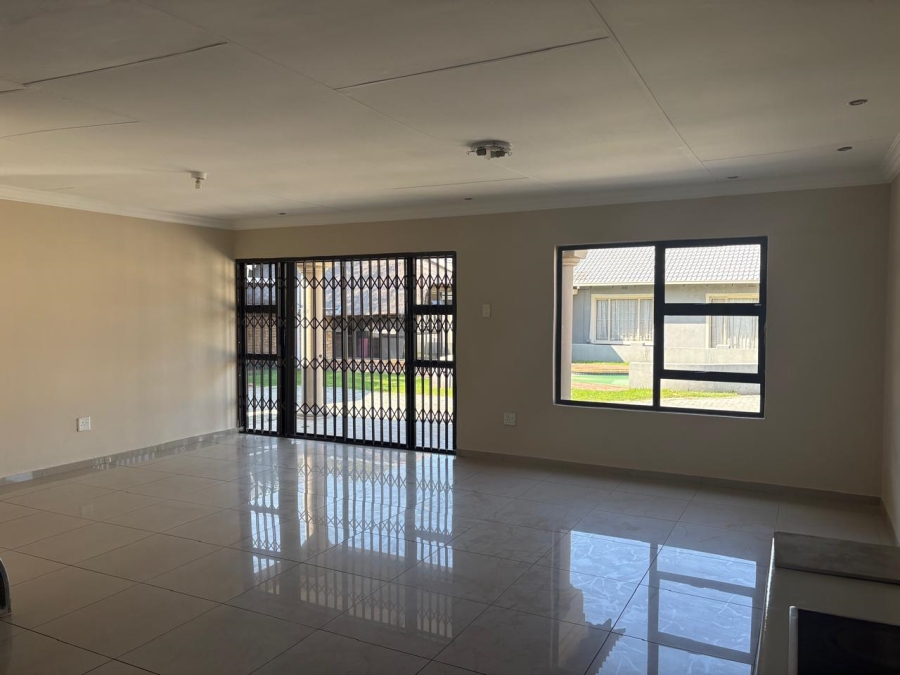To Let 2 Bedroom Property for Rent in Randhart Gauteng