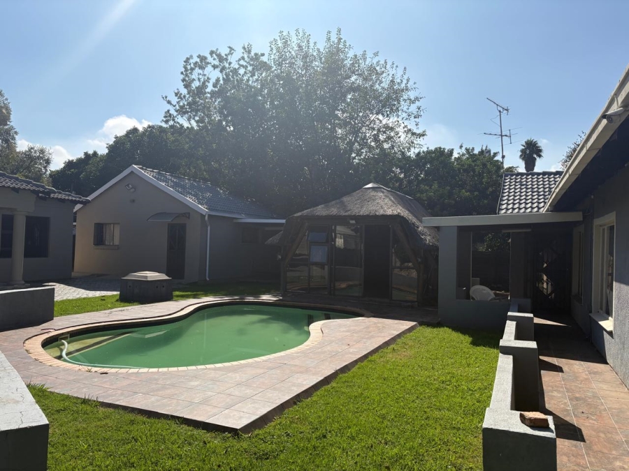 To Let 2 Bedroom Property for Rent in Randhart Gauteng