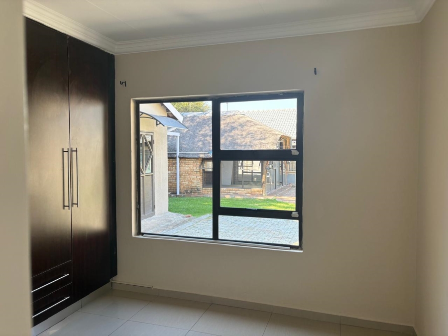 To Let 2 Bedroom Property for Rent in Randhart Gauteng