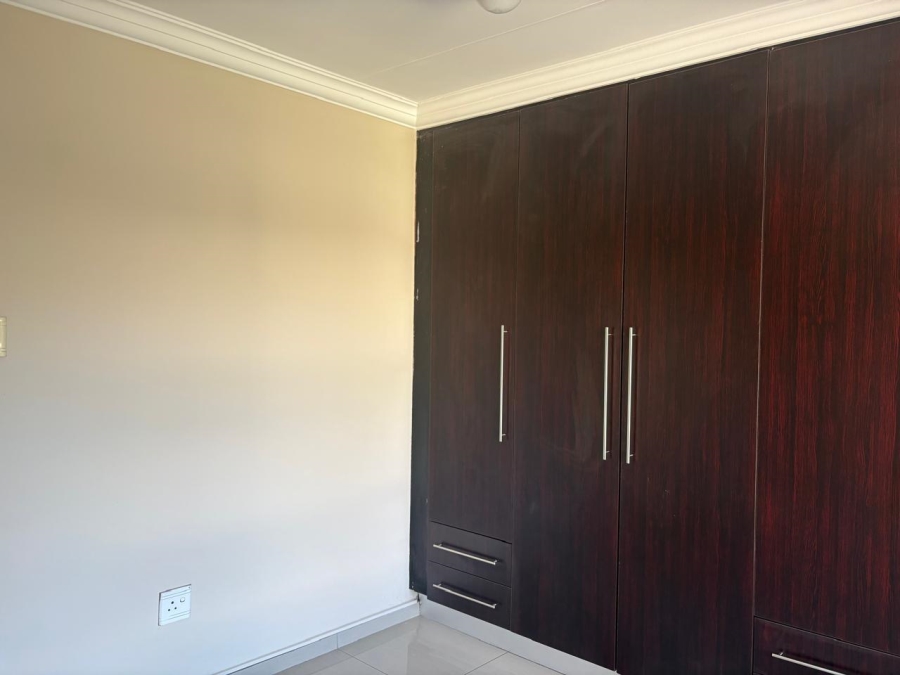 To Let 2 Bedroom Property for Rent in Randhart Gauteng