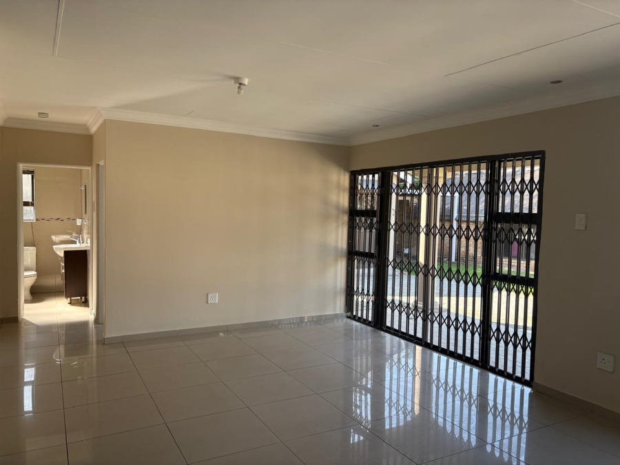 To Let 2 Bedroom Property for Rent in Randhart Gauteng
