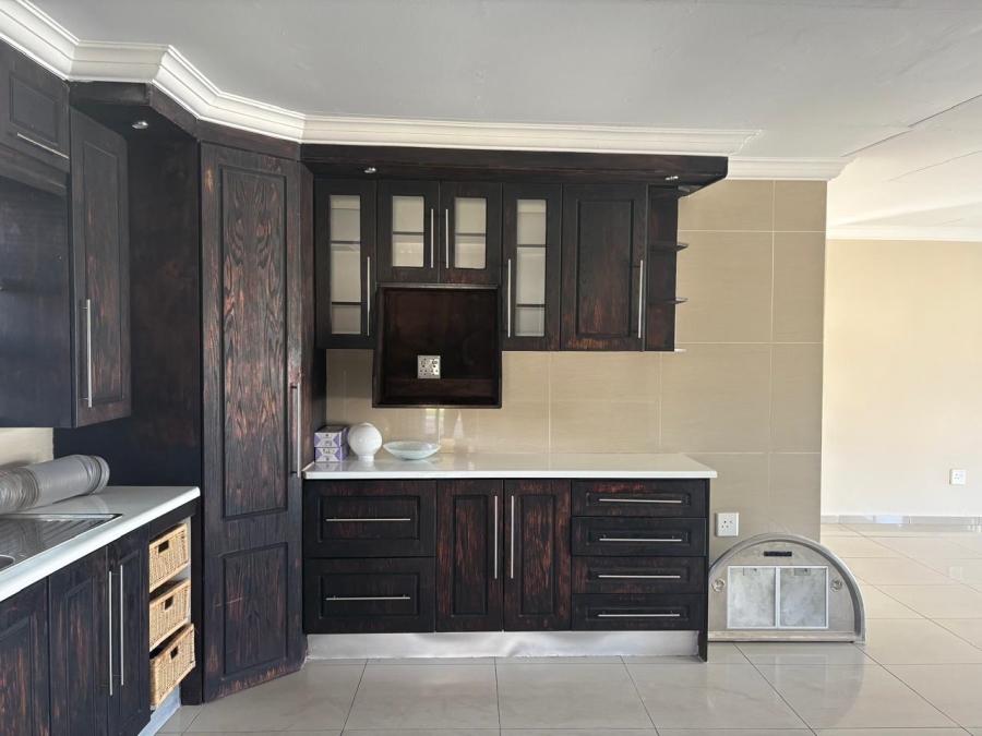 To Let 2 Bedroom Property for Rent in Randhart Gauteng