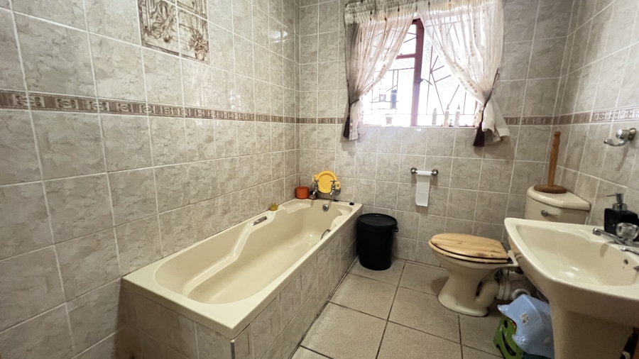 4 Bedroom Property for Sale in Randpoort Gauteng