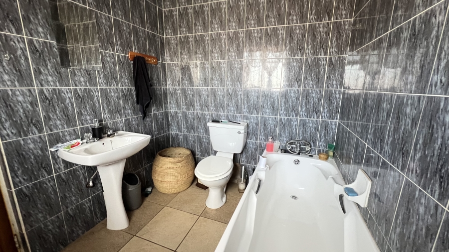4 Bedroom Property for Sale in Randpoort Gauteng