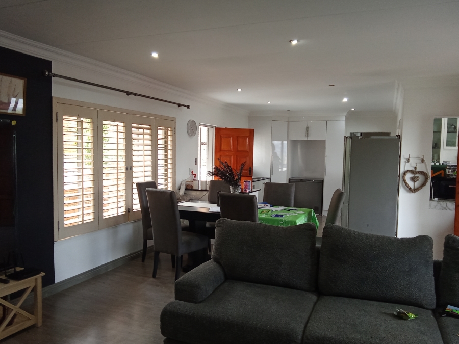 4 Bedroom Property for Sale in Wilro Park Gauteng