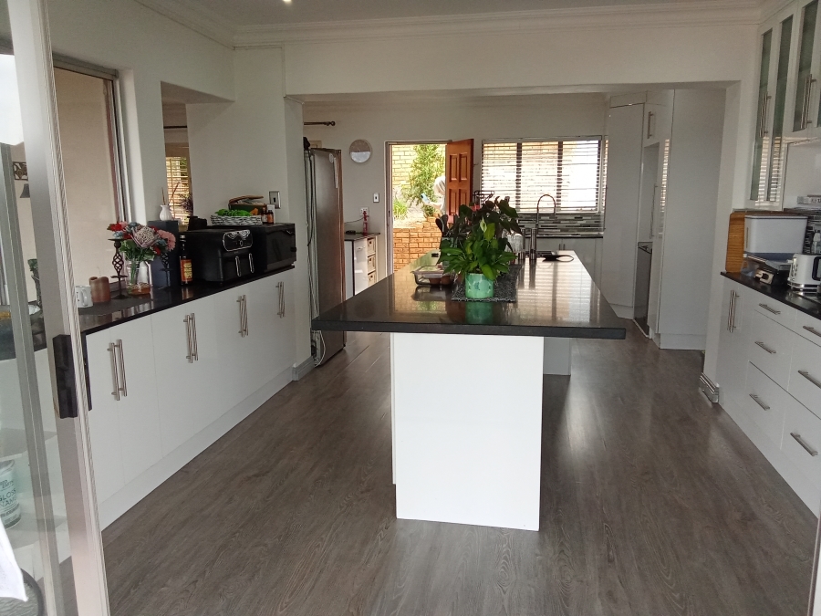 4 Bedroom Property for Sale in Wilro Park Gauteng