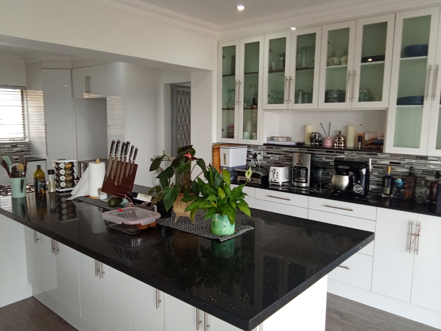 4 Bedroom Property for Sale in Wilro Park Gauteng