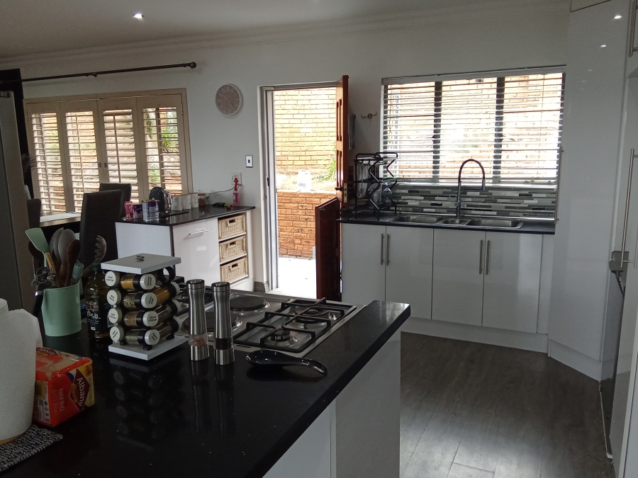 4 Bedroom Property for Sale in Wilro Park Gauteng