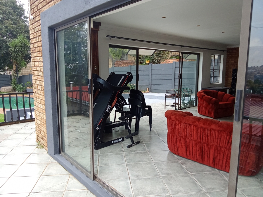 4 Bedroom Property for Sale in Wilro Park Gauteng