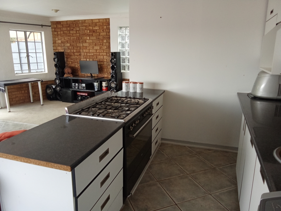 4 Bedroom Property for Sale in Wilro Park Gauteng