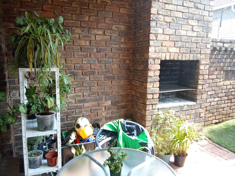 3 Bedroom Property for Sale in Florida Park Gauteng