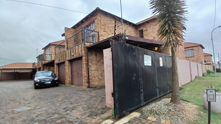 2 Bedroom Property for Sale in Eike Park Gauteng