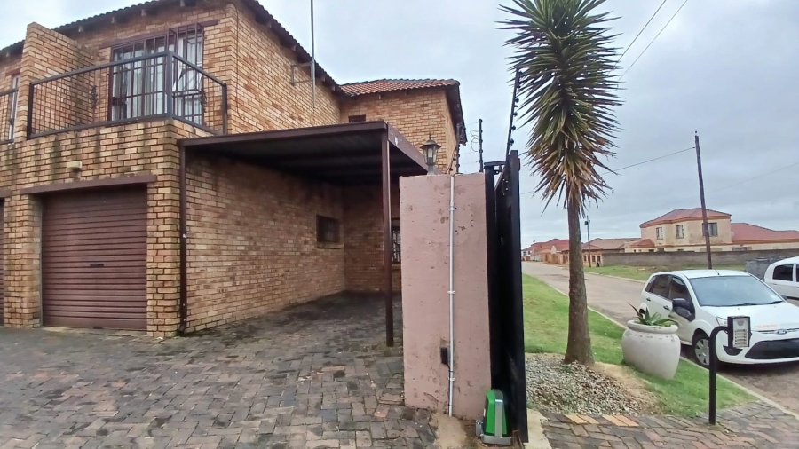 2 Bedroom Property for Sale in Eike Park Gauteng