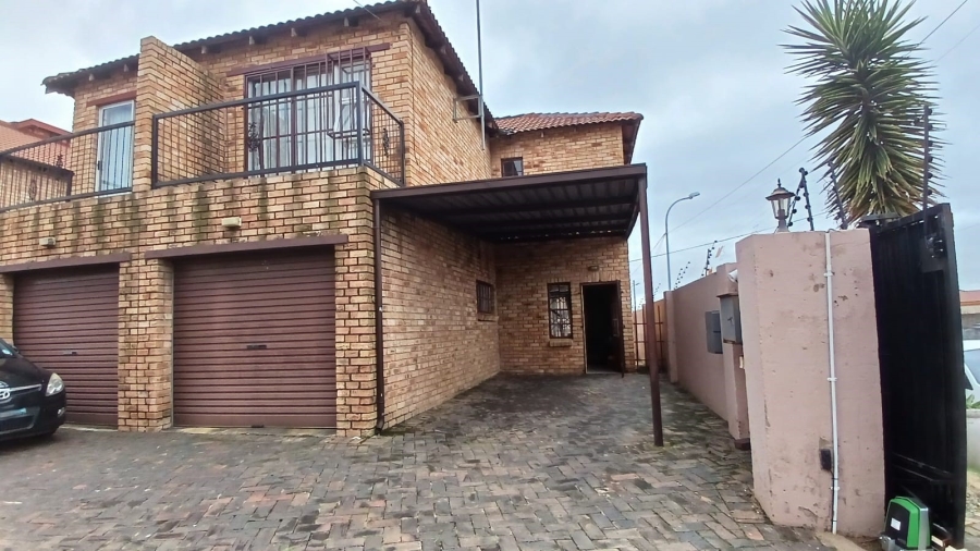 2 Bedroom Property for Sale in Eike Park Gauteng
