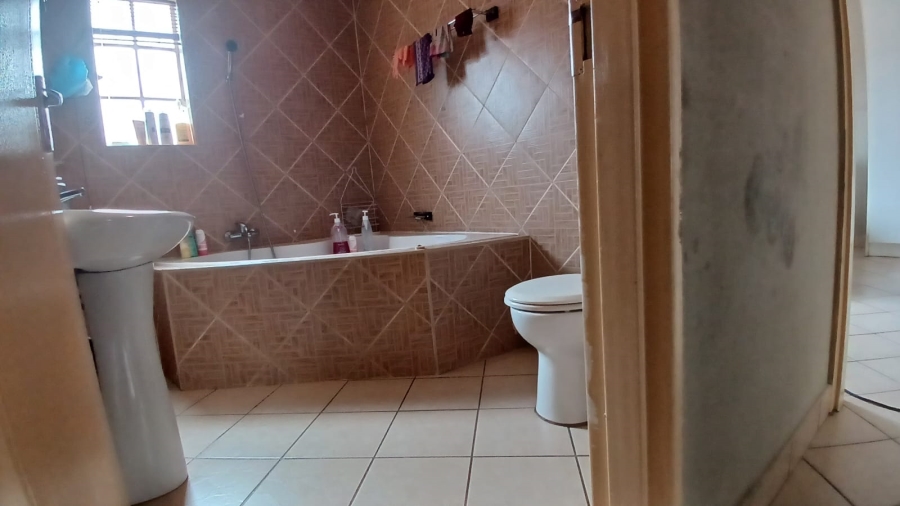 2 Bedroom Property for Sale in Eike Park Gauteng