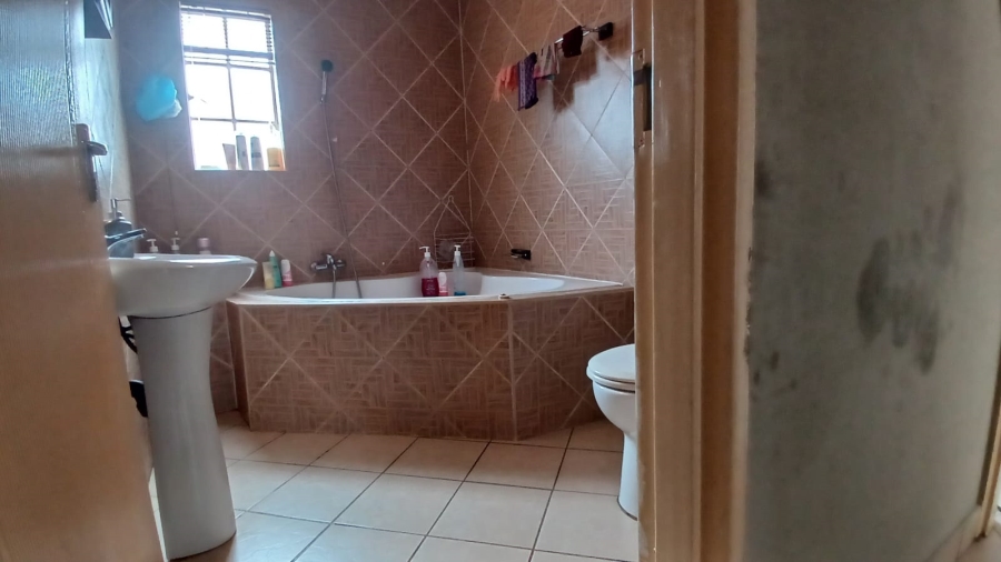 2 Bedroom Property for Sale in Eike Park Gauteng