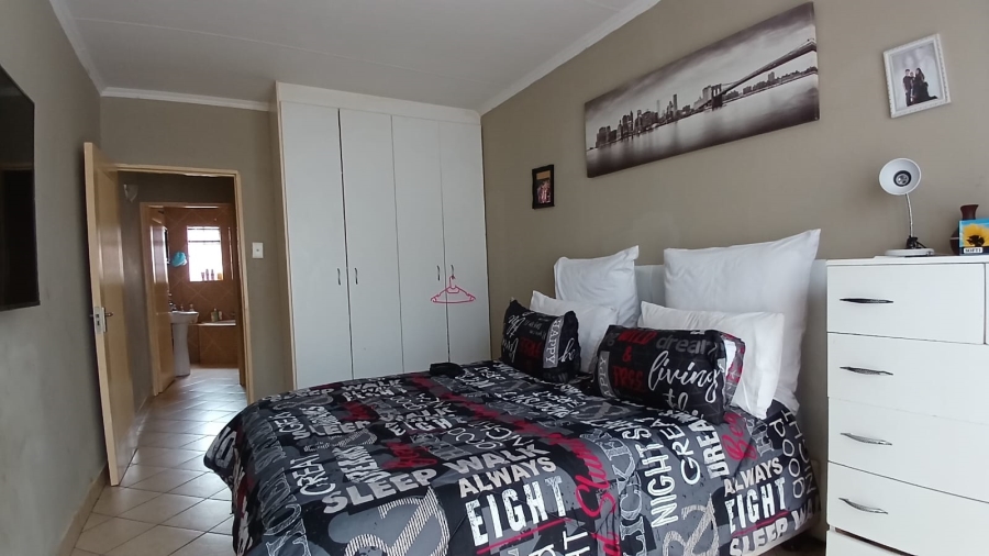2 Bedroom Property for Sale in Eike Park Gauteng