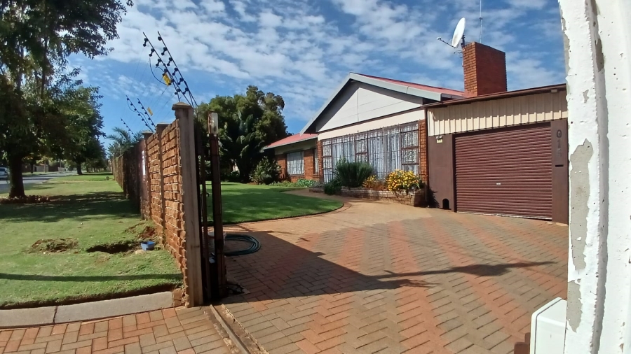 3 Bedroom Property for Sale in Mindalore Gauteng