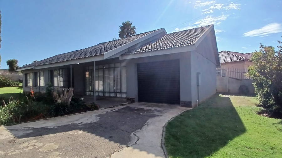4 Bedroom Property for Sale in Mindalore Gauteng