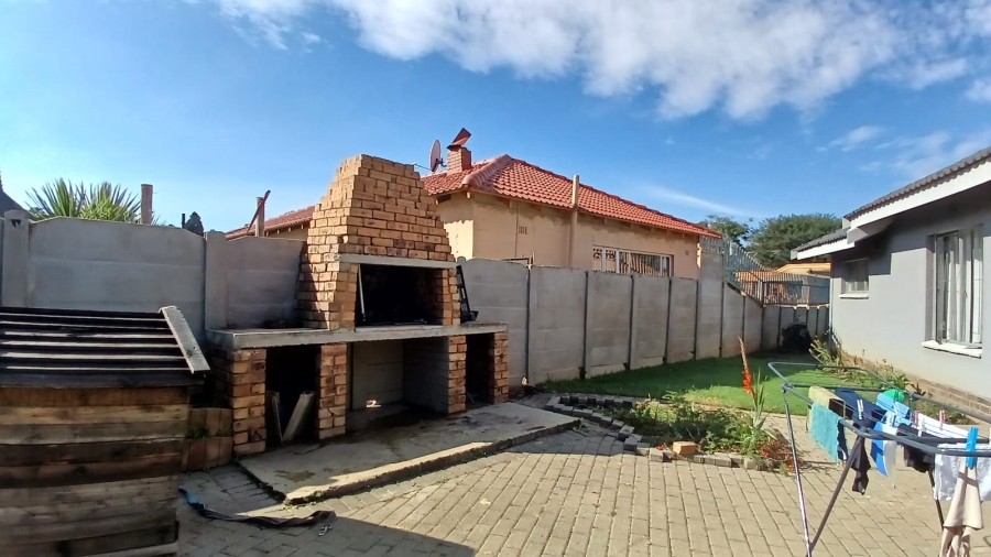 4 Bedroom Property for Sale in Mindalore Gauteng