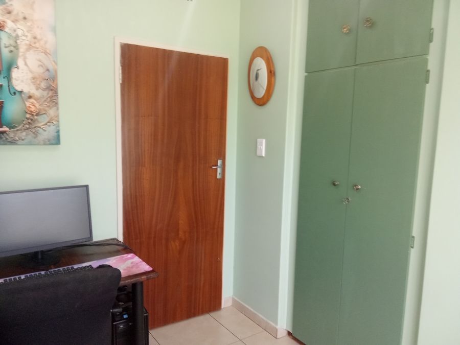 3 Bedroom Property for Sale in Wilro Park Gauteng