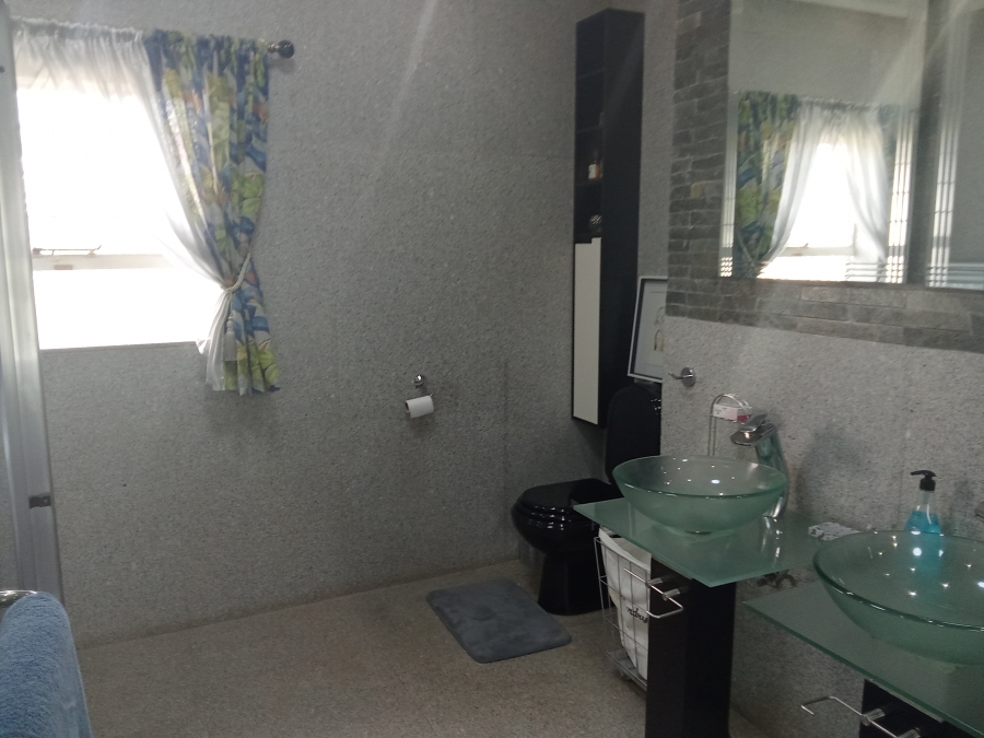 3 Bedroom Property for Sale in Wilro Park Gauteng