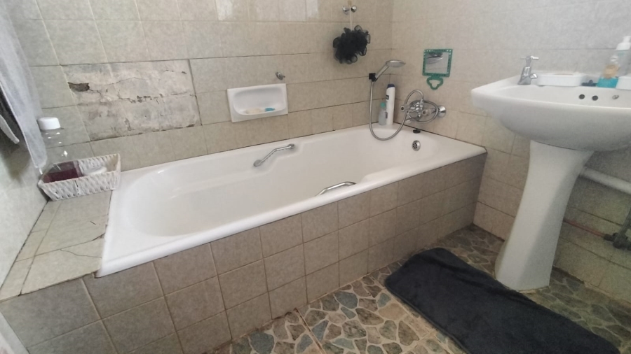 3 Bedroom Property for Sale in Greenhills Gauteng