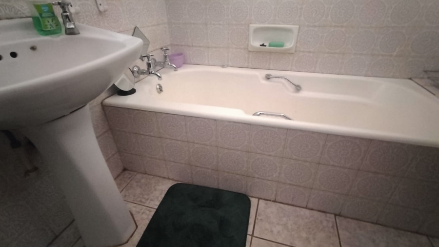 3 Bedroom Property for Sale in Greenhills Gauteng