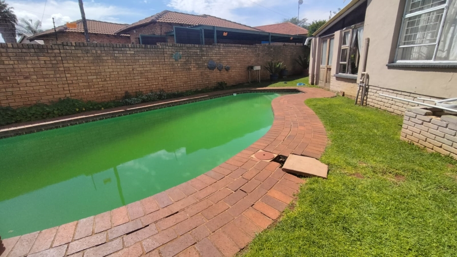 3 Bedroom Property for Sale in Greenhills Gauteng