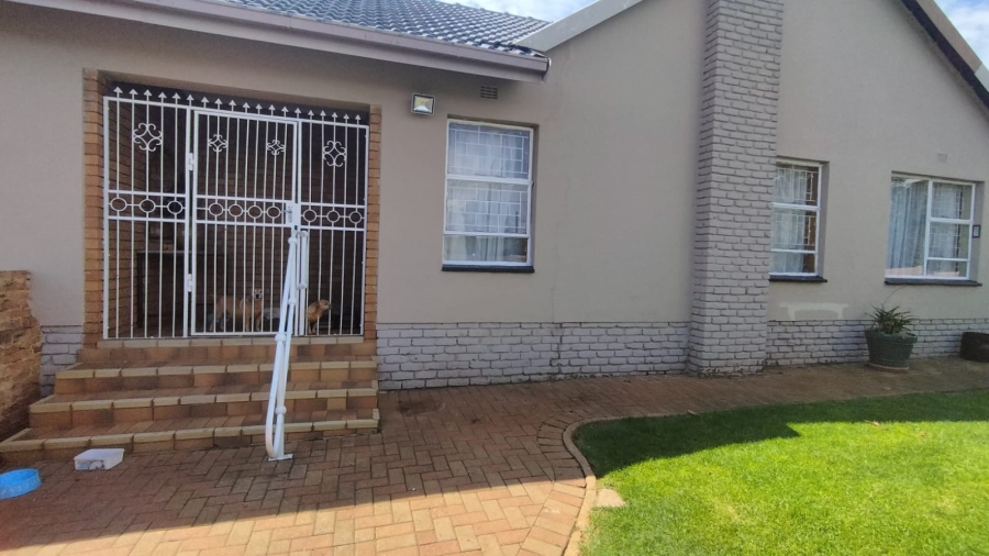 3 Bedroom Property for Sale in Greenhills Gauteng