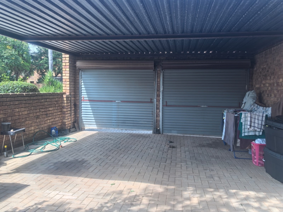 3 Bedroom Property for Sale in Wilgeheuwel Gauteng